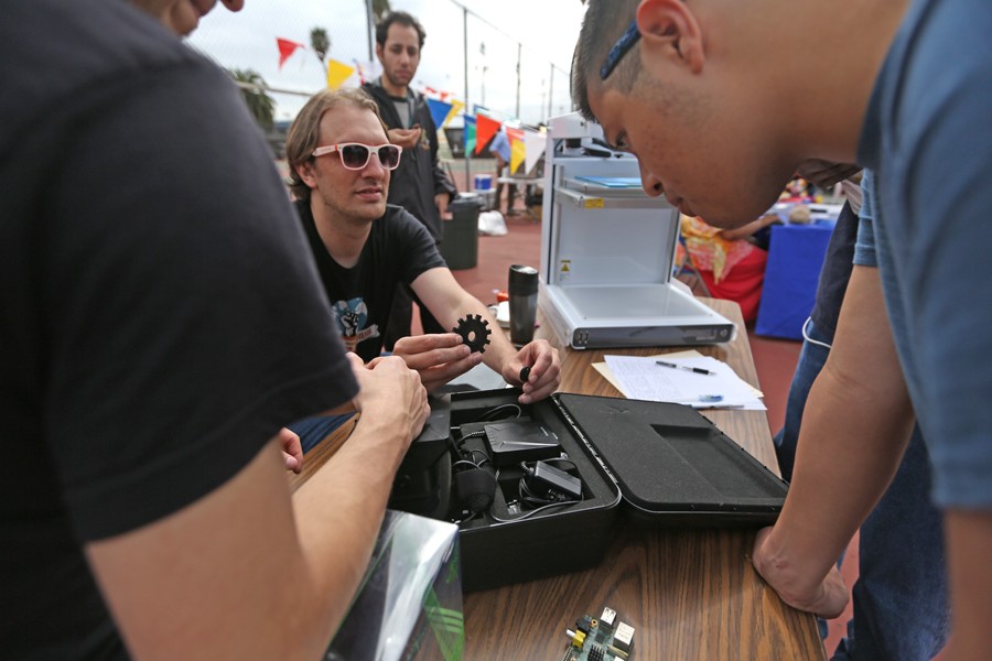Gaming Guild President Eric Gambetta-Guglielmana showcases a gear from the club’s equipment case to an interested student during Club Rush at the Tennis Courts on March 11.