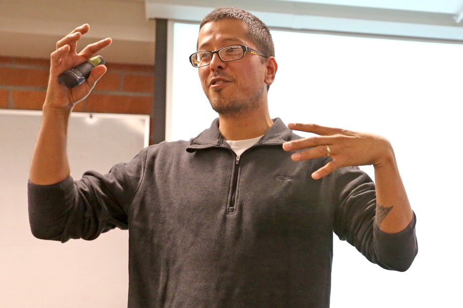 Agustin Palacios, La Raza studies professor, speaks to students during the Big Read’s “Lecture and Discussion of Chicano Participation in the Vietnam War and Their Struggle for Civil and Human Rights in the United States”  seminar held in L-107 on Friday.