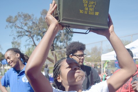 Comet women’s basketball player Daizah Pounds reps a 45-pound ammo can as part of the Marines’ recruitment booth challenge during Club Rush on March 15 at the Tennis Courts. Pounds received a Marines’ shirt for completing the challenge. 
