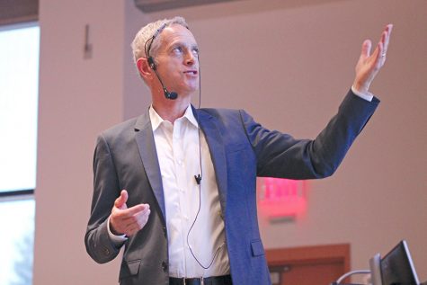 Author of Nobel Prize laureate explains climate issue