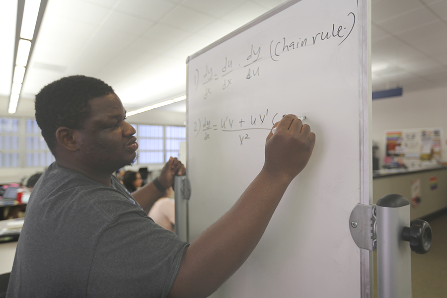 Robert Clinton / The Advocate
Comet lineman and calculus tutor Barnabus Jime solves a calculus equation with other Comet football players during a tutoring session in the College Skills Center on Monday. 