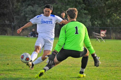 Team sinks Mariners in rout