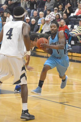 Comets fail to overcome early deficit to conference leaders