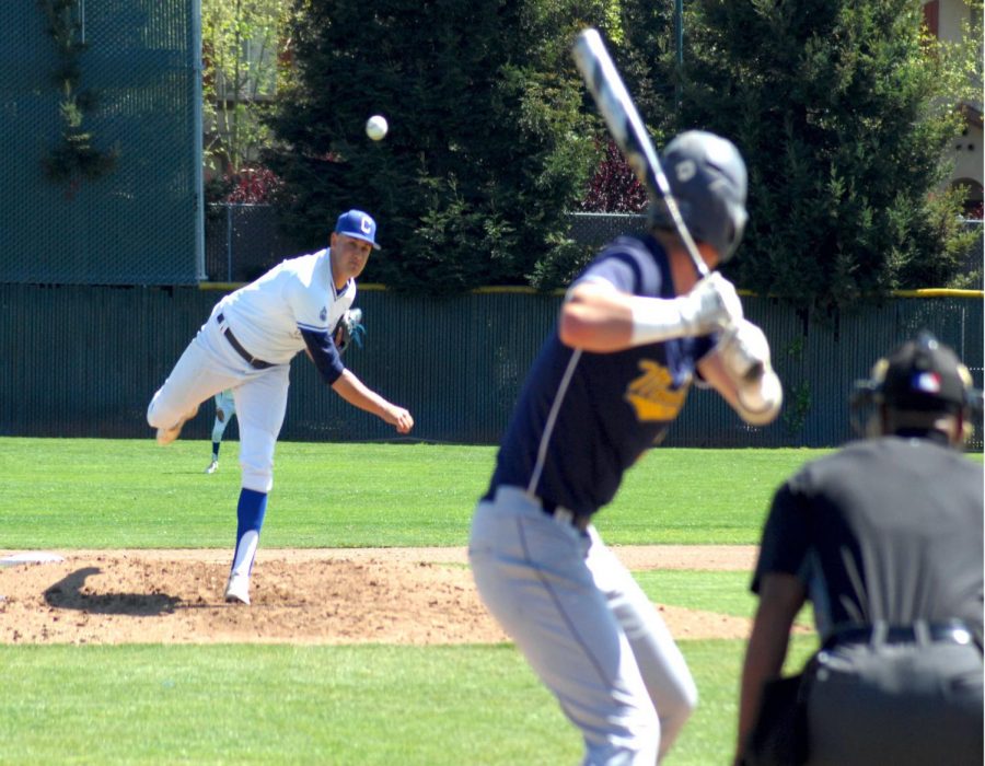 Comet+pitcher+Jake+Dent+throws+a+pitch+in+the+third+inning+of+Thursday%E2%80%99s+10-3+loss+to+Mendocino+College+on+the+Baseball+Field.