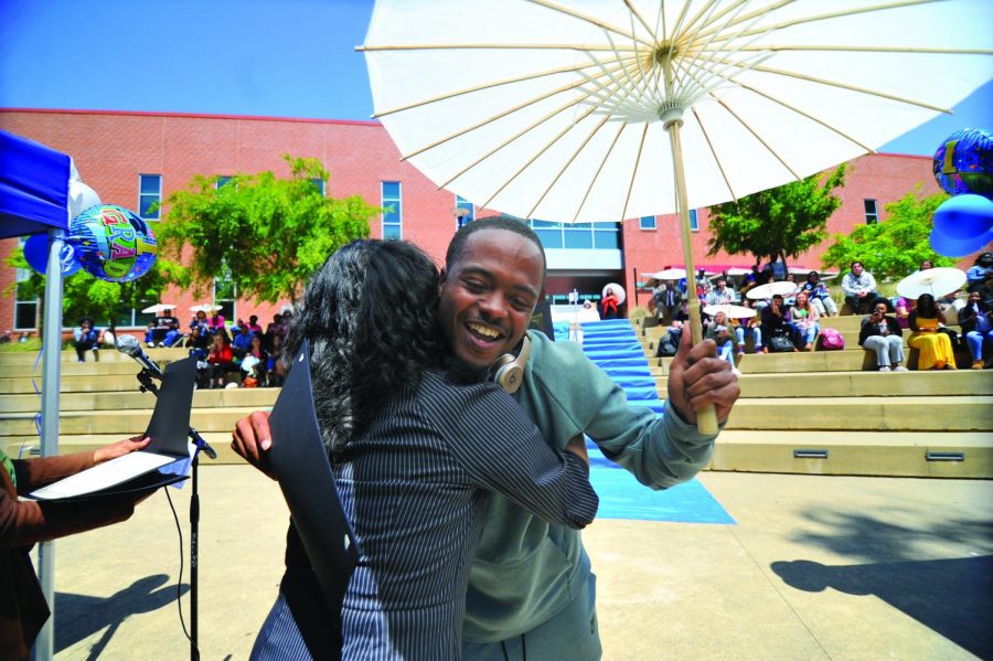 EOPS 
student Justin Harvey 
hugs 
counselor 
Dionne Perez  
during the 16th Annual Student Recognition 
Reception in the Amphitheater
on May 8. 
 
