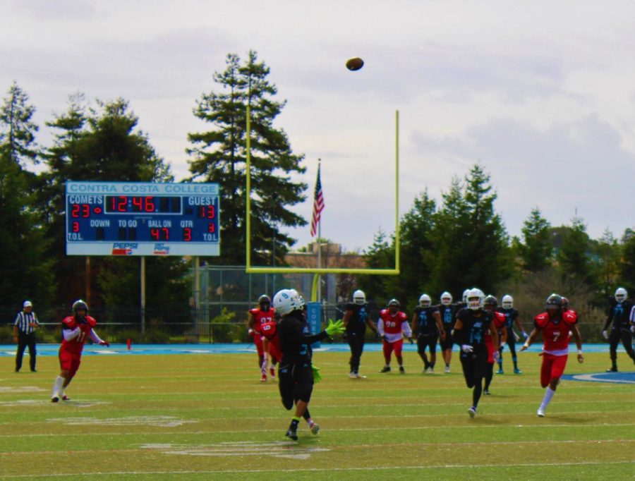 Freshman wide receiver Demari Davis tracks down a long pass on Saturday, Oct. 23, 2021 (Photo/Joseph Porrello)