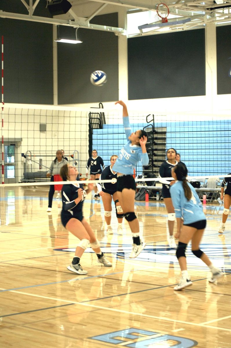 Contra Costa Comet player no#. 9, Lesley Jimenez MB presents the grace that the Lady Comet possess.

San Pablo Ca 29 September 2023, Contra Costa College, Women’s Volleyball  vs Yuba College
