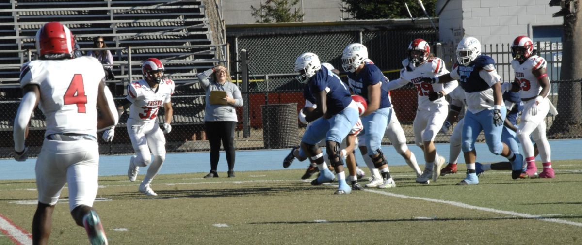 Contra Costa Comet player no#. 75, OL Andrew Rojas recovers a fumble and hits the road, to make another Comet goal.

San Pablo Ca 28 October 2023, Contra Costa College Homecoming vs Fresno City
