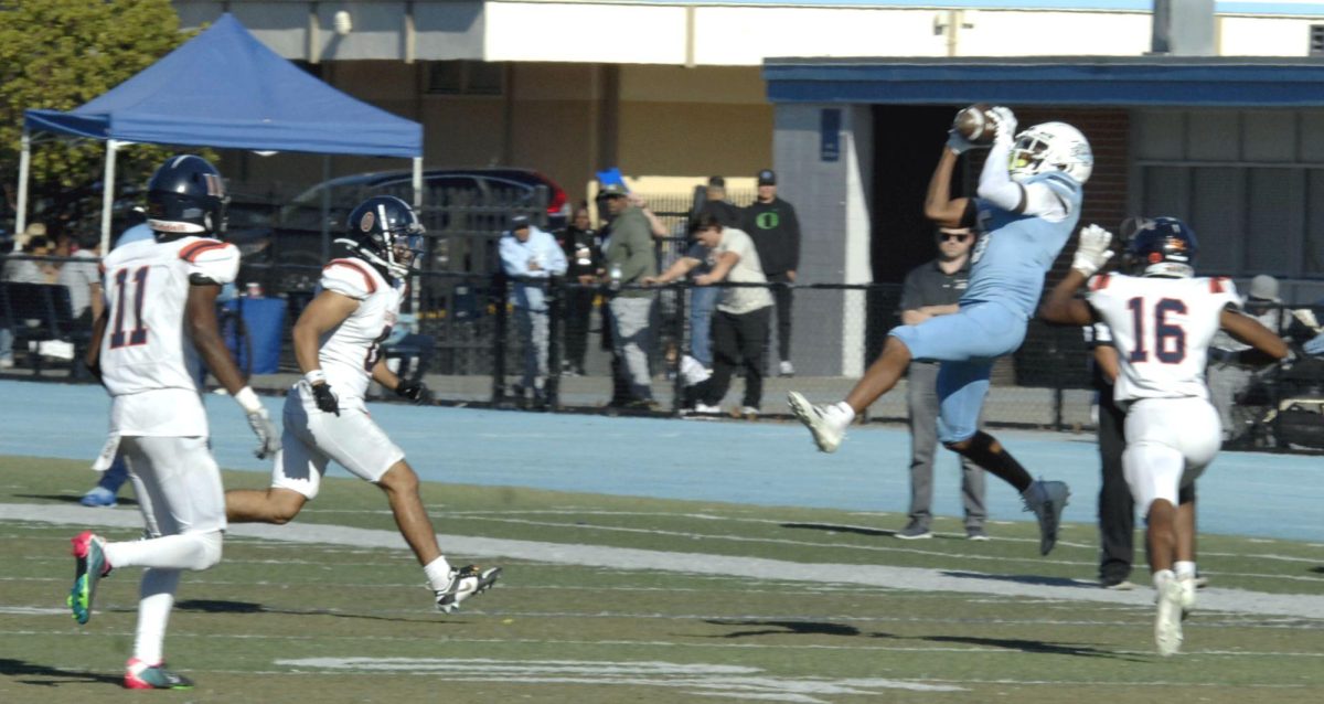 Contra Costa Comet player no#. 6, WR Jordan Robinson, shows his skills, in air walking, to receive the pass.

San Pablo Ca, 11 November 2023, Contra Costa College vs College of Sequoias