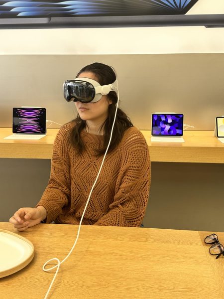 Apple Vision Pros begin a new era of technology