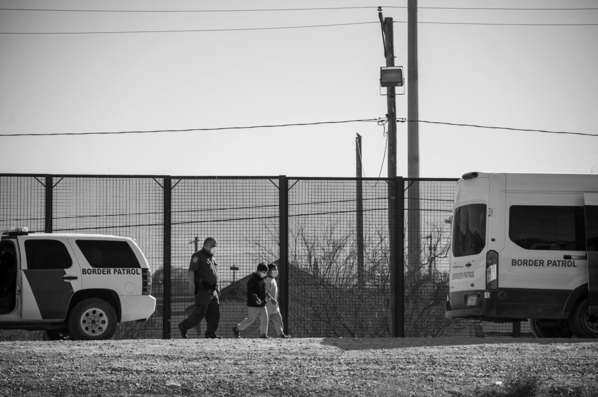  Kids walking with a police officer 